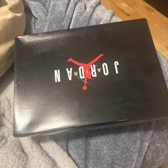 Jordan Red Retro 9 - Picture 2 of 2